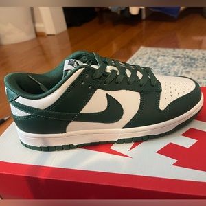 Nike Dunks Low Retro - Michigan State Green